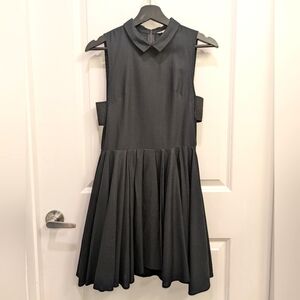 H&M Short Sleeveless Collared Black Dress
